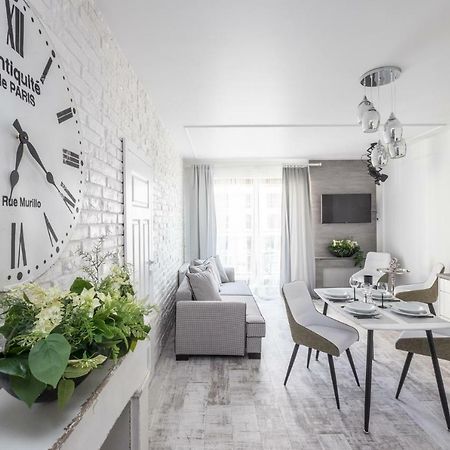 Good Time Apartment Business Center Варшава Экстерьер фото